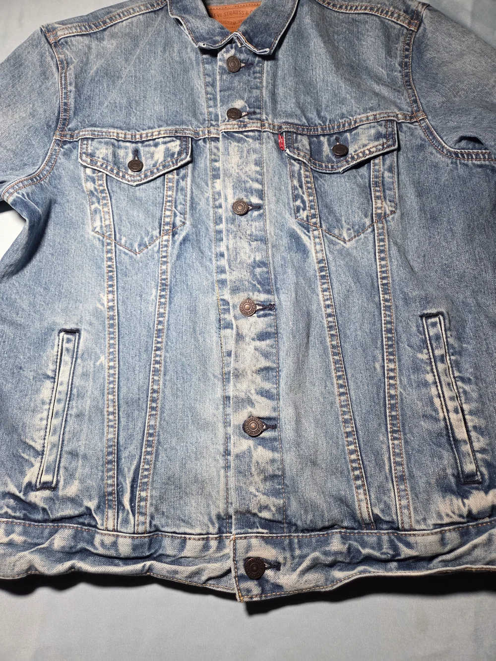 Levi's Men's Light Blue Denim Jacket - Classic Trucker Style - Picture 4 of 10